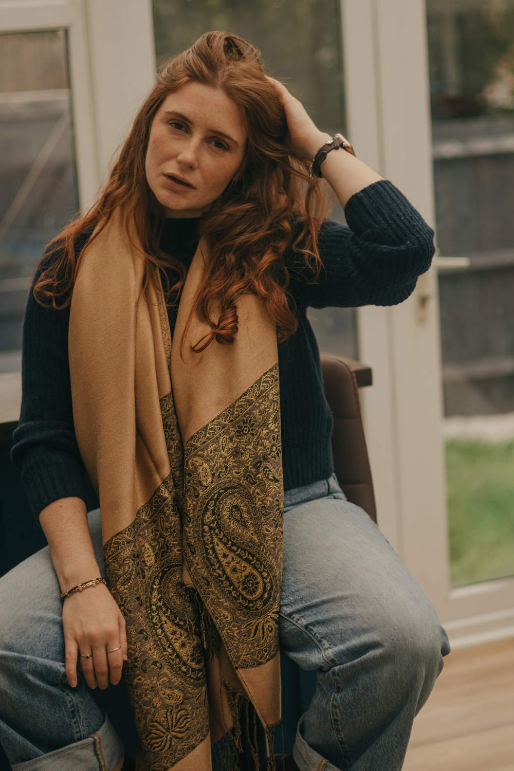 Luxurious Gold Paisley Border Pashmina with Tassels