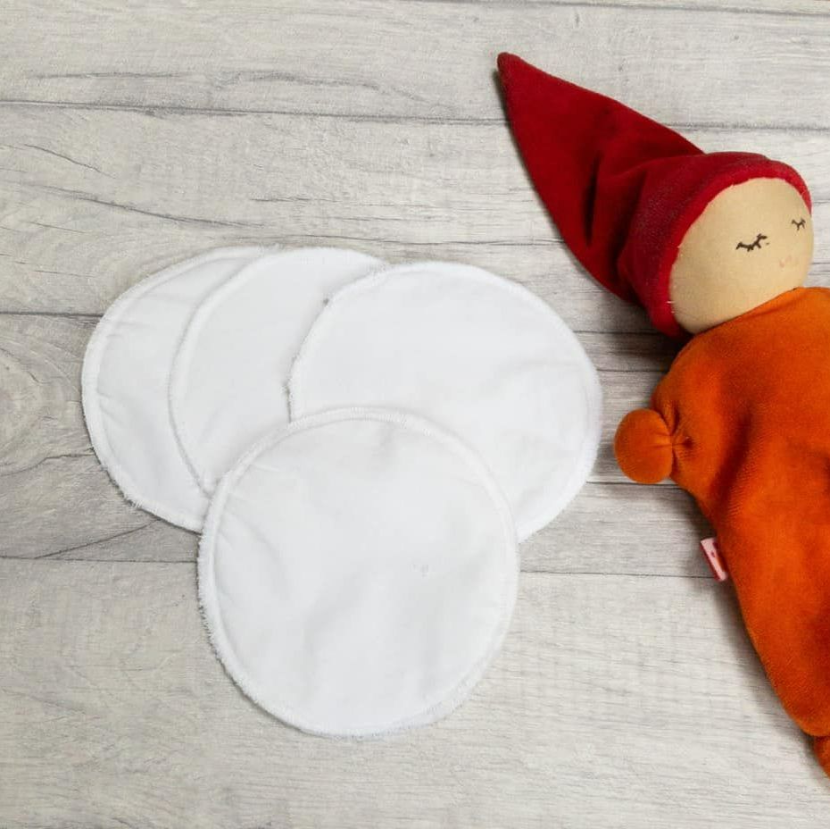 White reusable fabric breastfeeding pads