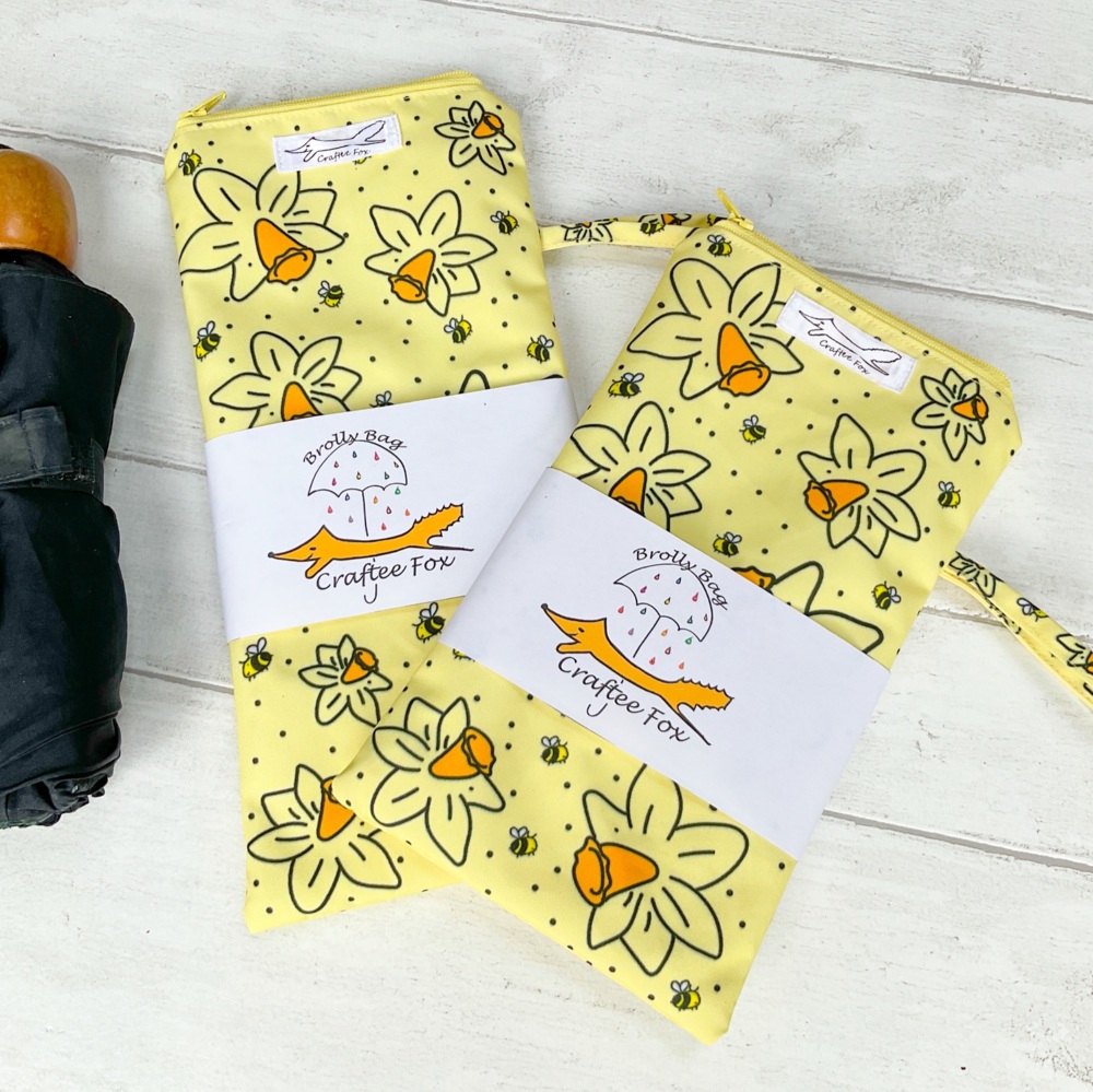 Bees and Daffodils Brolly Bag