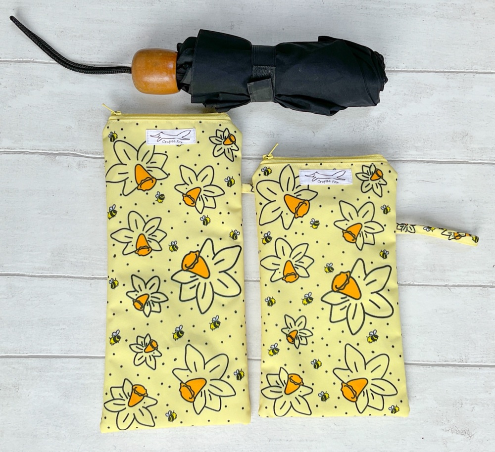Bees and Daffodils Brolly Bag