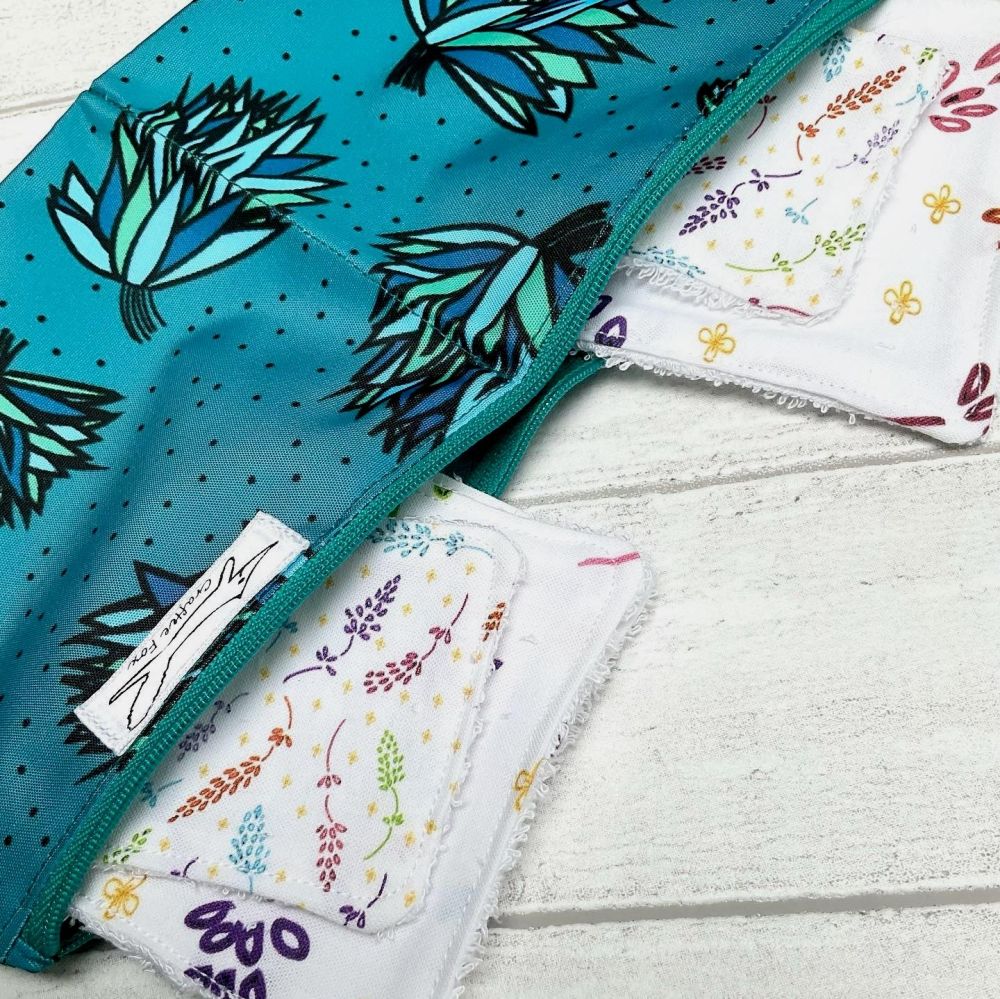 Reusable face wipes pouch