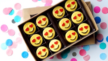 Heart emoji mini chocolate covered Oreos 