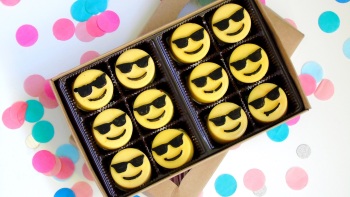 Too cool emoji mini Oreos 
