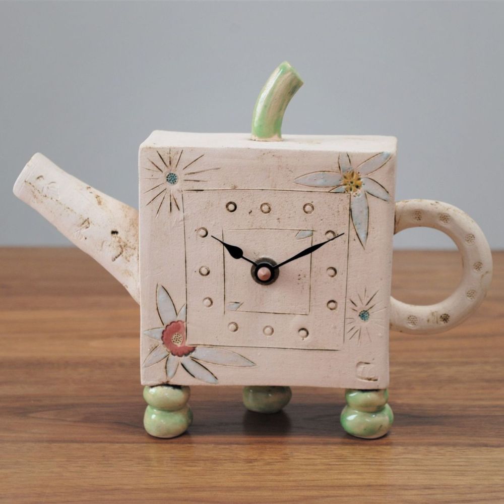 Teapot mantel clock  "Flowers"