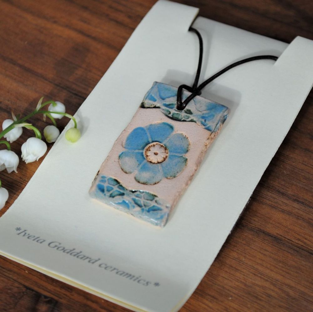 Ceramic pendant - Flower print - Sky blue