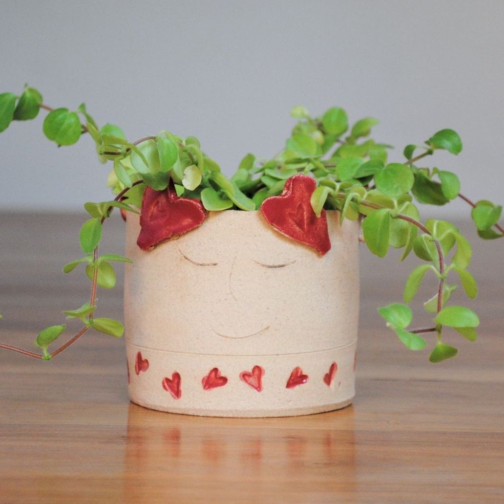 Ceramic decorative planter with red hearts details -small
