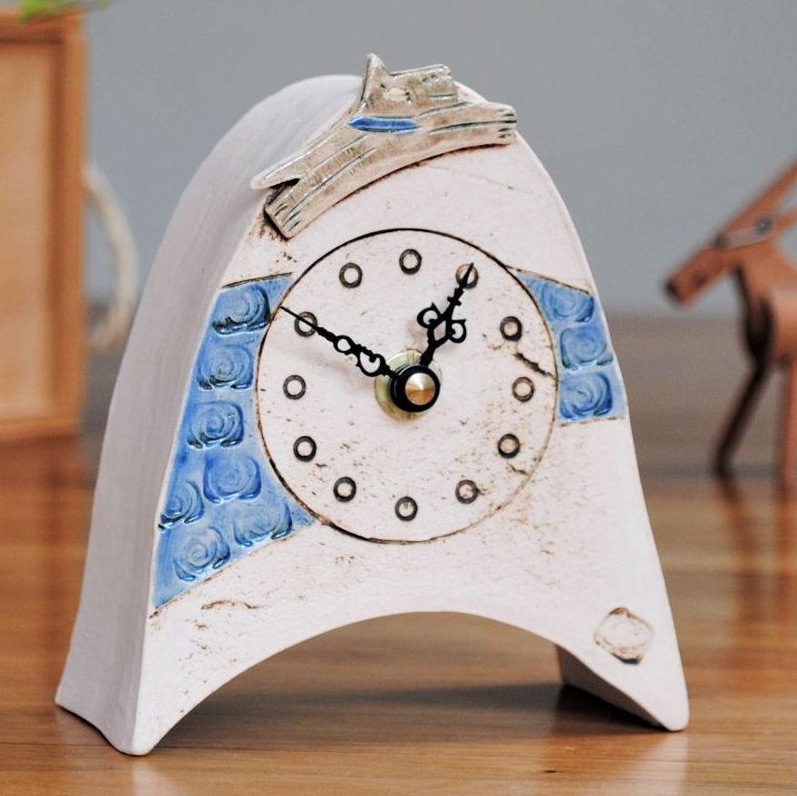 Ceramic mantel clock  small rounded "Dog"
