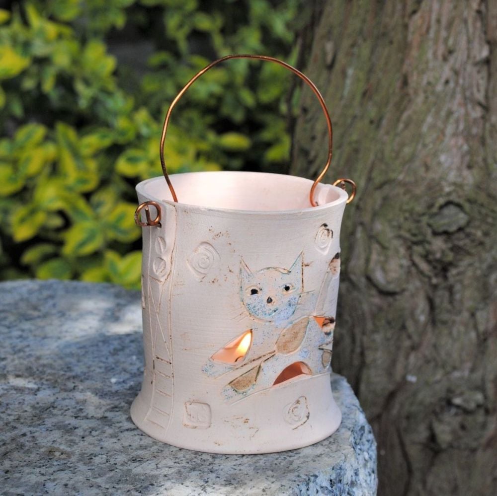 . . . . . NEW PRICE . . . . . . . .  was £26  . . . Tea light with copper wire - Cat