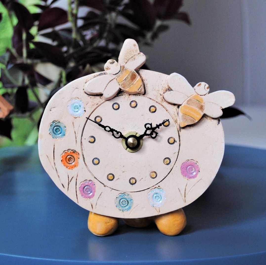 Ceramic clock pebble feet "Bee and meadow"