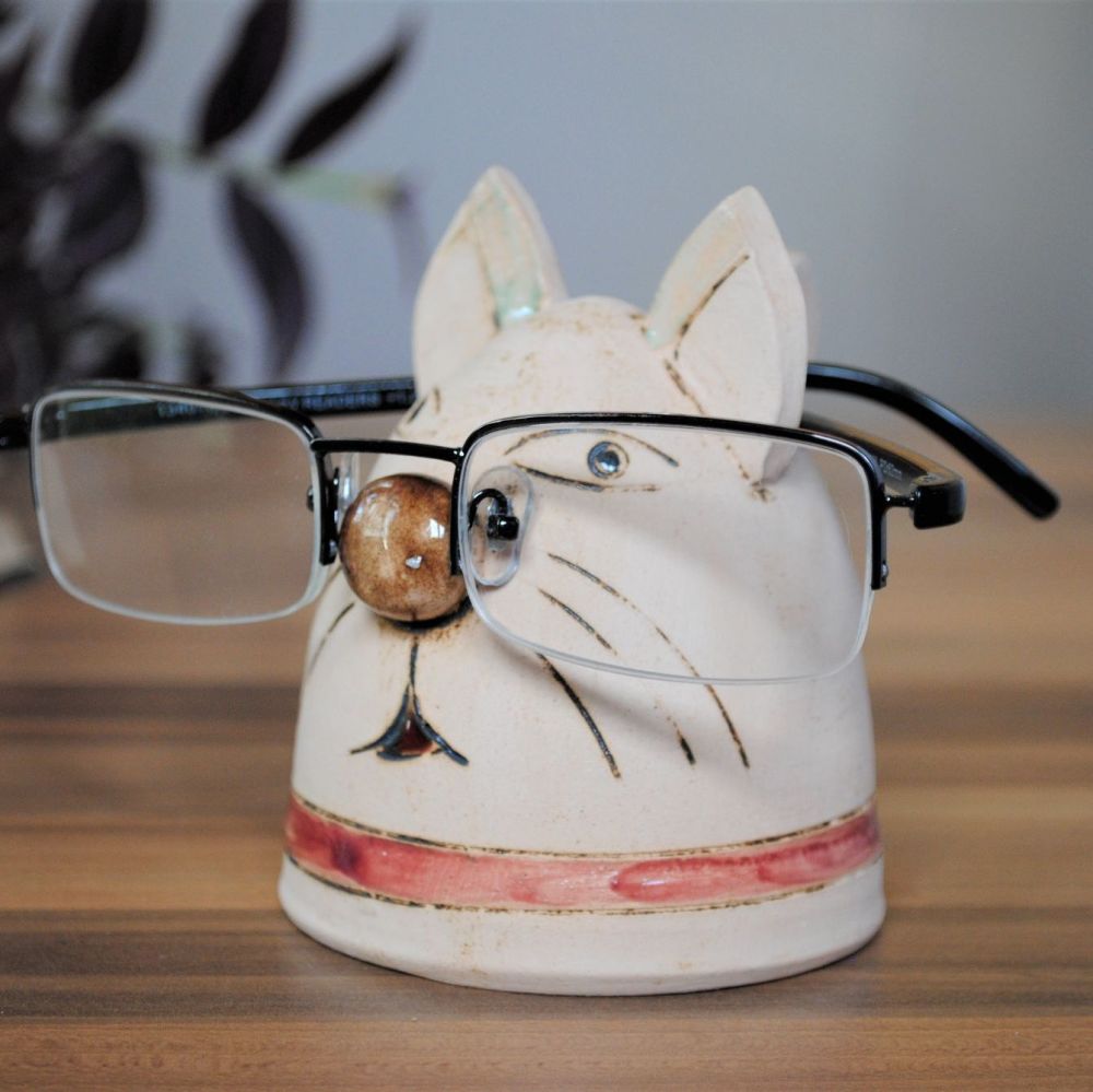 Handmade Cat glasses holder with red detail. 