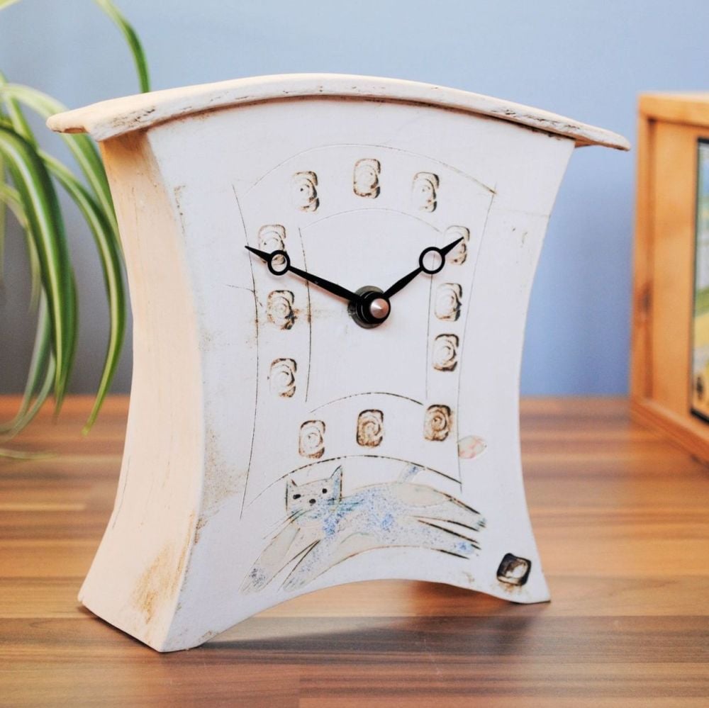 original mantel clock with cat