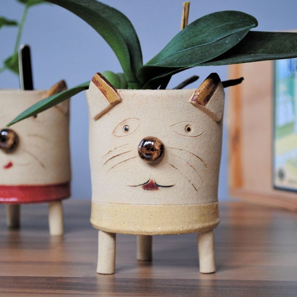 Ceramic tripod planter - Cat . . . . . . . . NEW Price