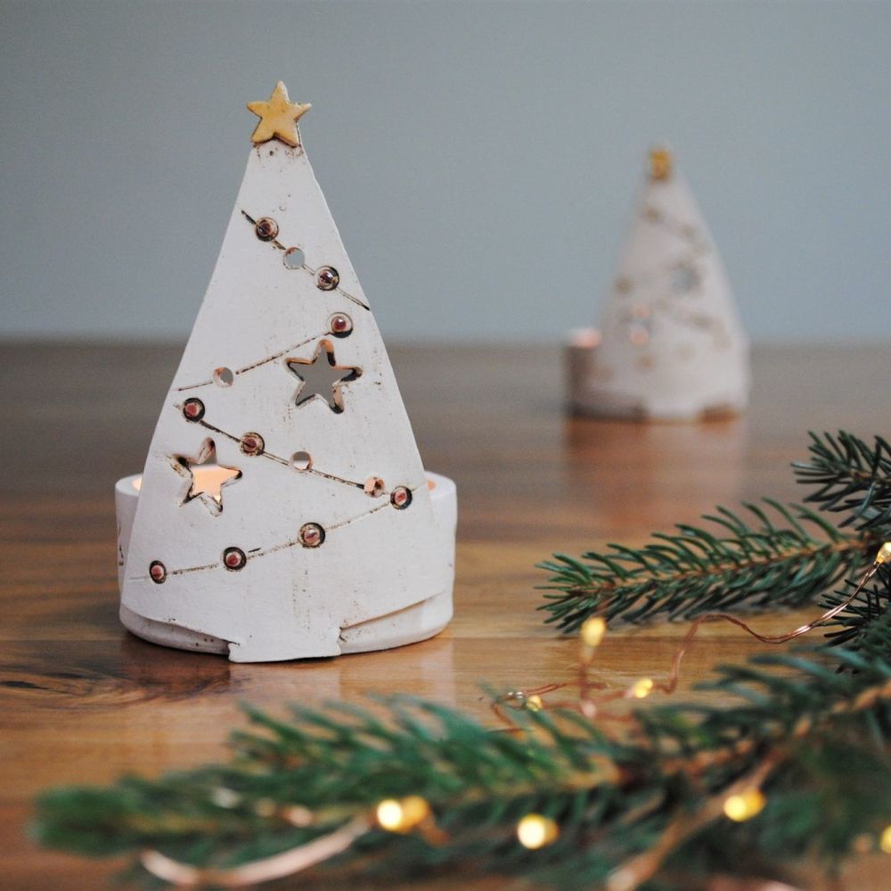 Christmas tea light holder - Christmas tree/red baubles