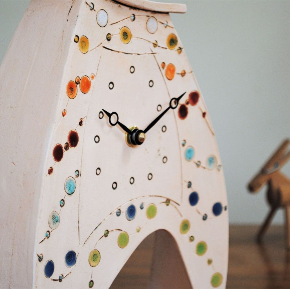 Ceramic clock with pendulum - Mantel "Bright rainbow colours dots"