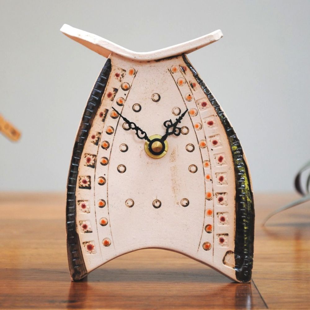 Ceramic clock mantel - Mini "Quirky design"