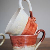 Stoneware mug in burgundy & cream