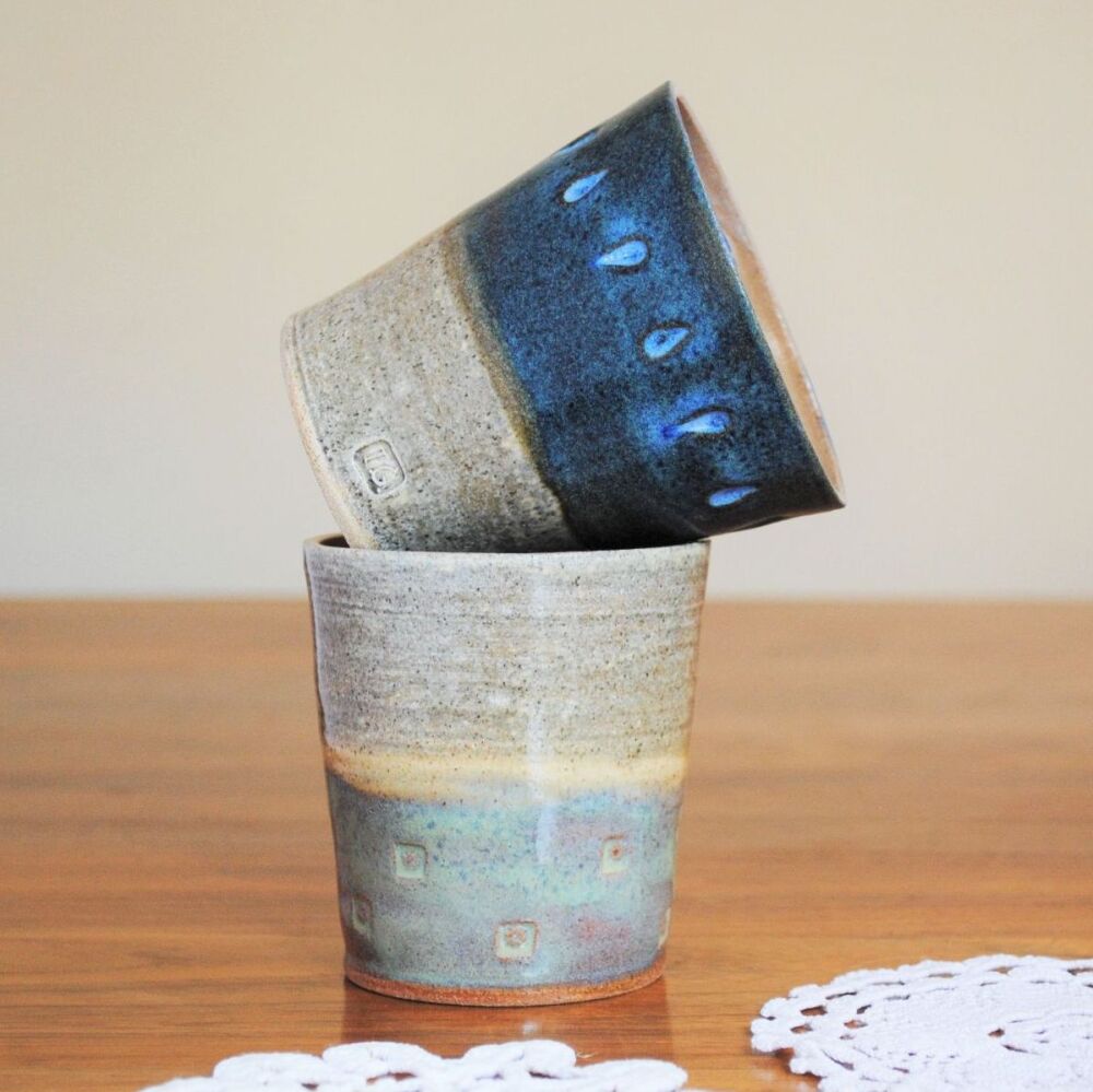 Stoneware mug/tumbler in cream and blue