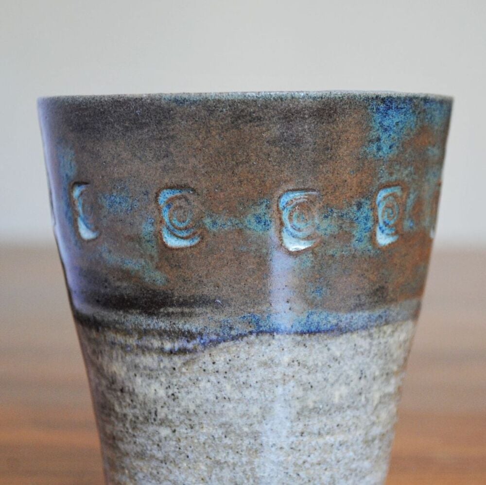 Stoneware mug/tumbler in cream and terracotta or green