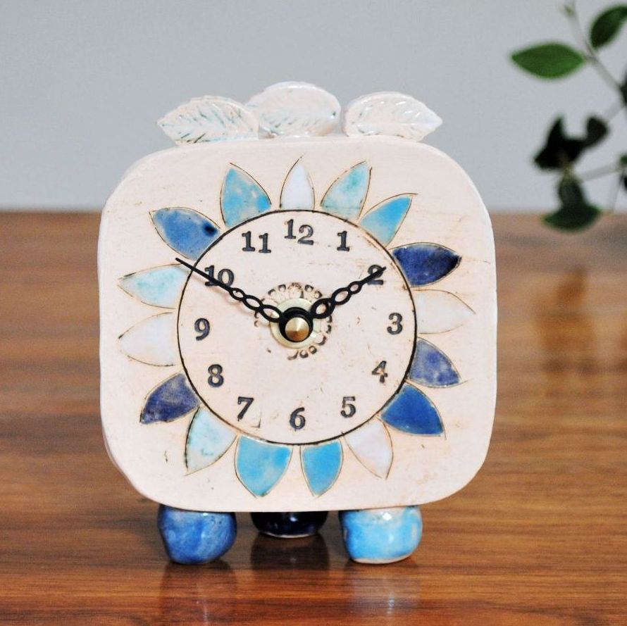 Ceramic clock pebble feet "Blue large daisy flower"