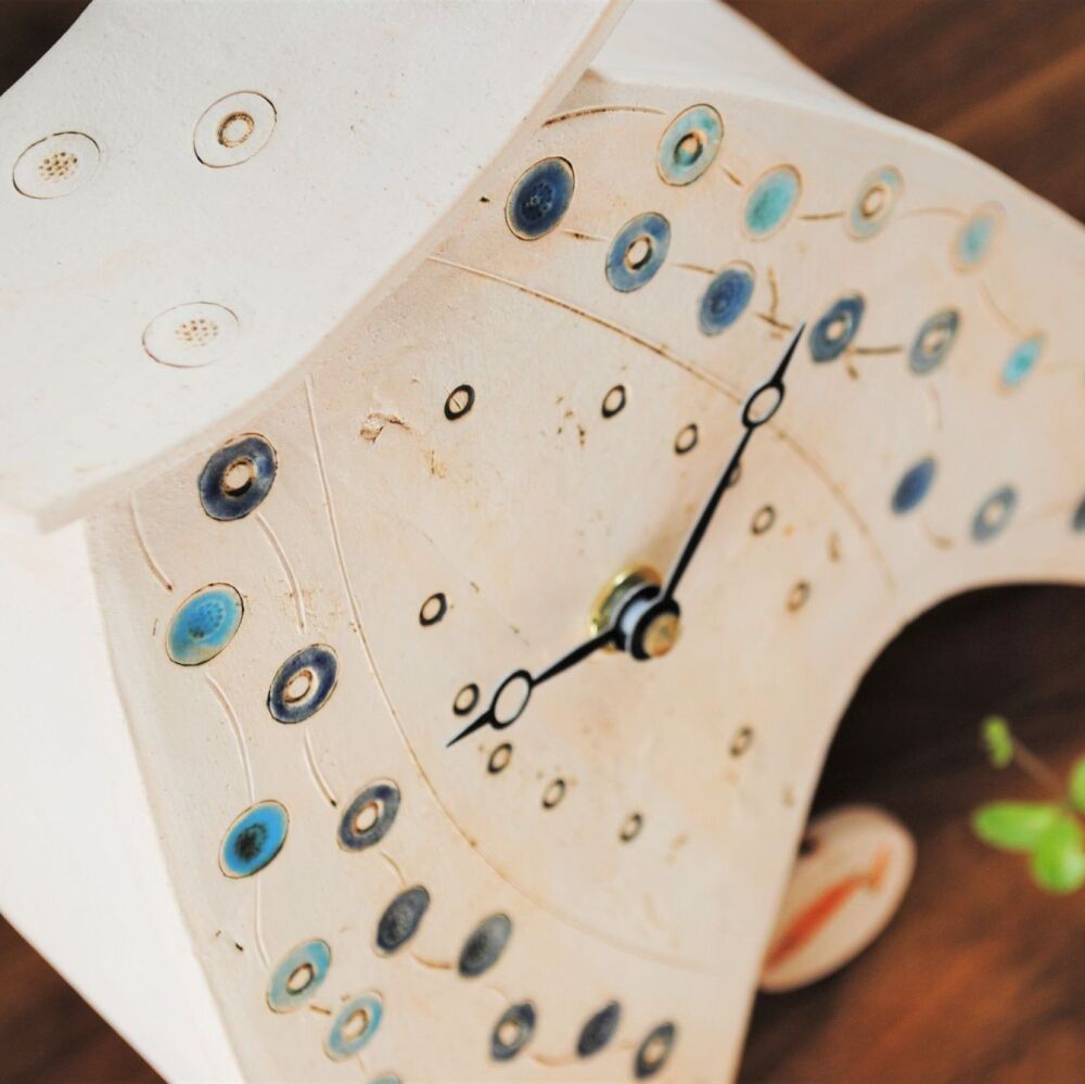 Ceramic clock with pendulum - Mantel "Blue dots"
