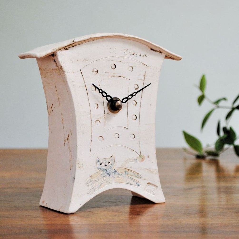 Small mantel clock with cat design.