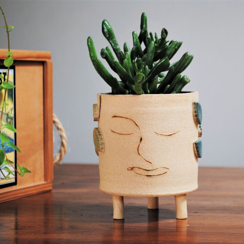 Ceramic tripod planter - Face and leaves
