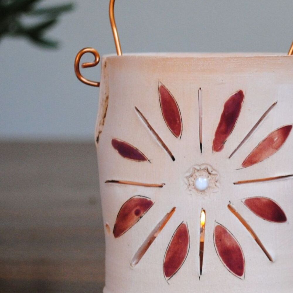 . . . . . NEW PRICE . . . . . . . was £26  .  . . . Tea light - Flower in burgundy red