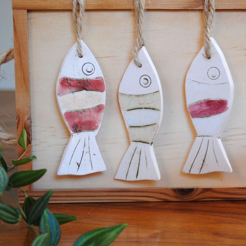 Set of 3 hanging fish in creams and red