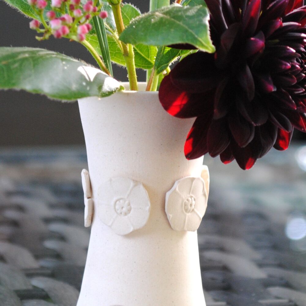 White flower design ceramic vase - small