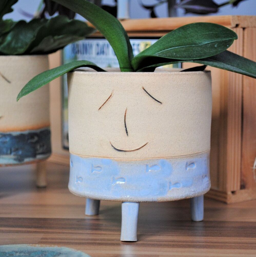 Ceramic tripod planter - light blue stripe