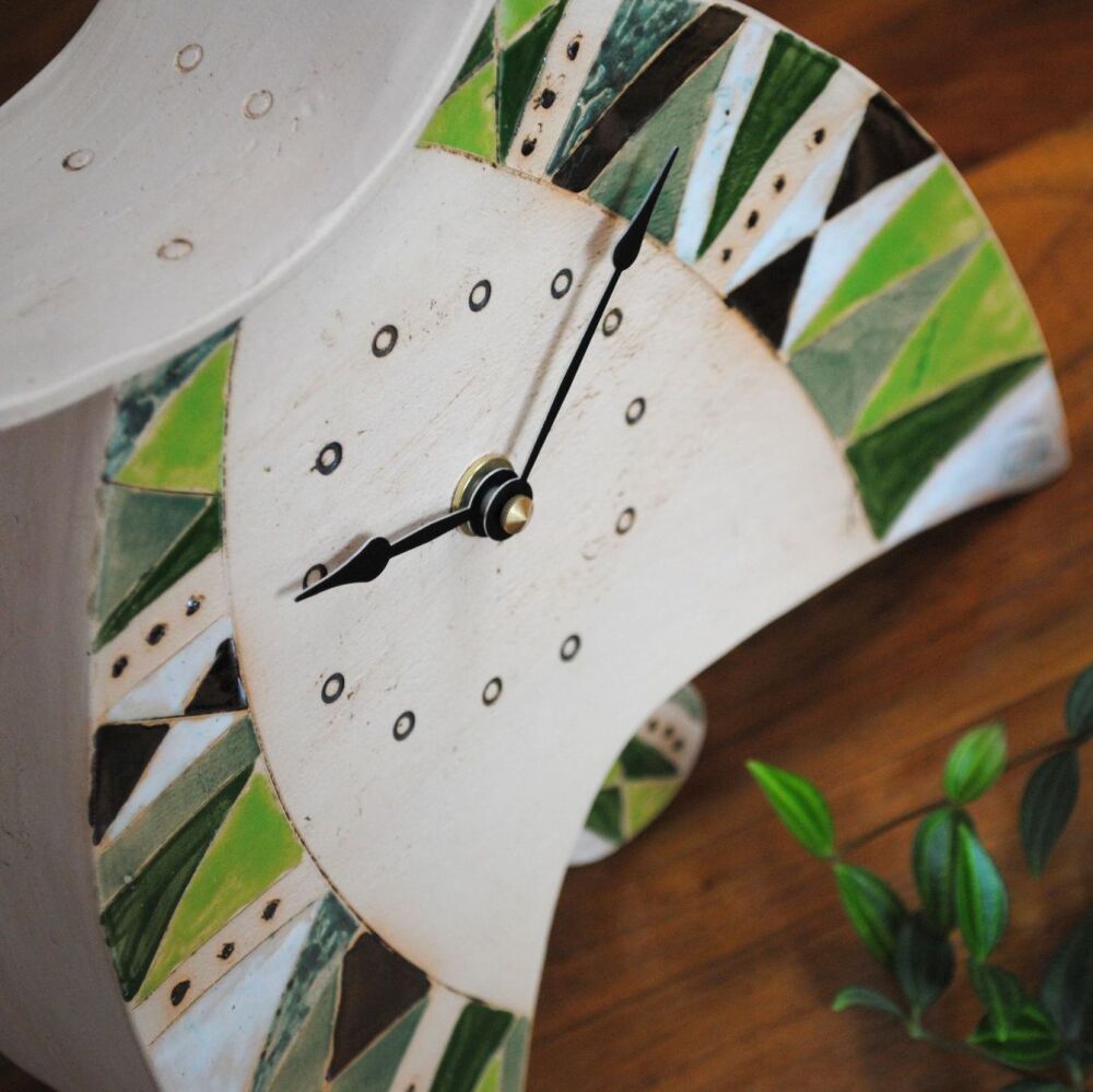 Ceramic clock with pendulum - Mantel "Green triangles Design"