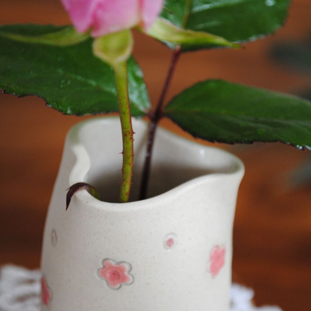 Heart shaped vase jug - pink details