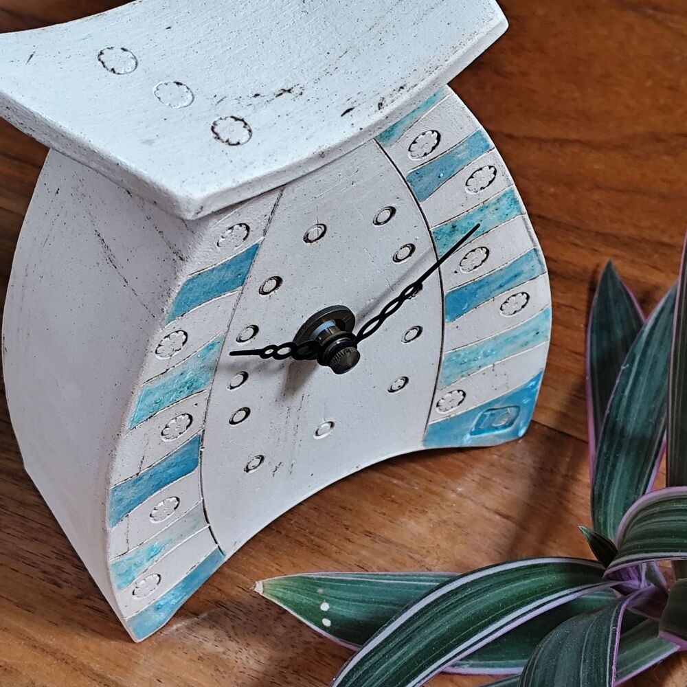 Ceramic clock mantel - Mini "Shades of sky blue"