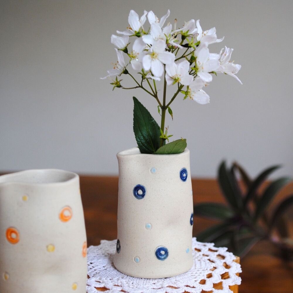 Wite vase jug with dimples and navy blue details.