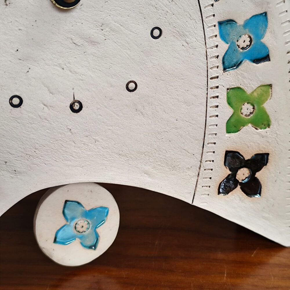 Ceramic clock with pendulum - Mantel "Knob stamp in rainbow colours"