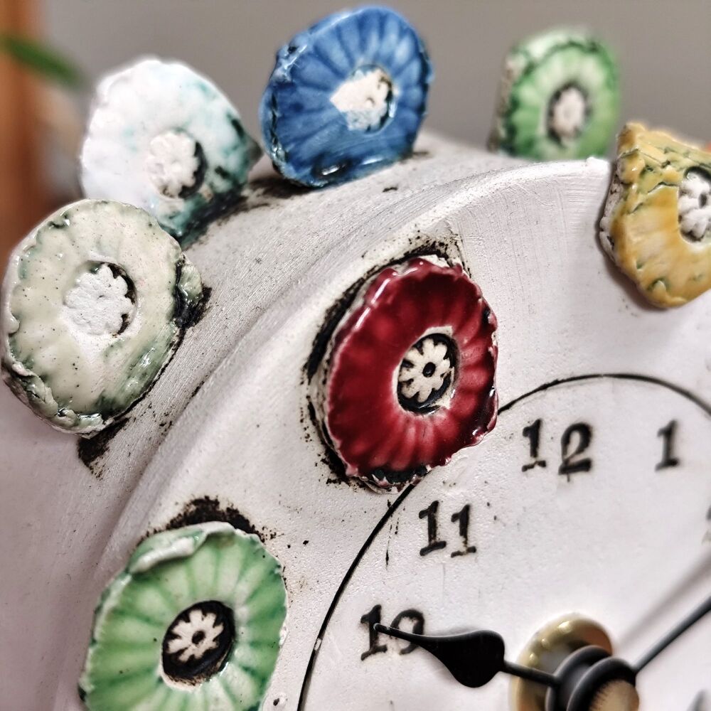 Ceramic clock pebble feet white clay "Colourful flower"