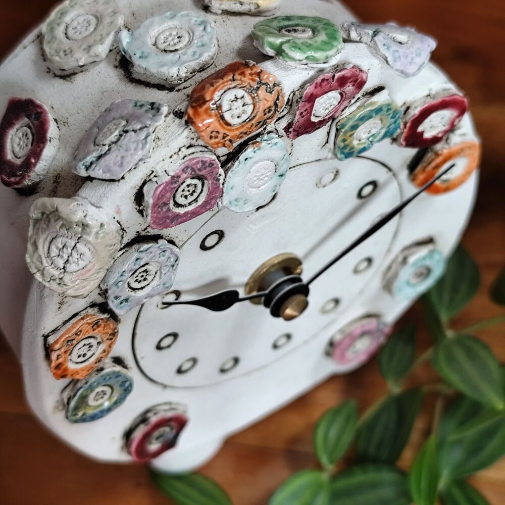 Ceramic clock pebble feet white clay "Floral"