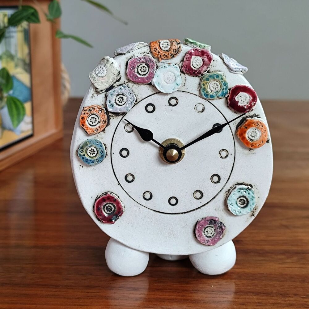Ceramic clock pebble feet white clay "Floral"
