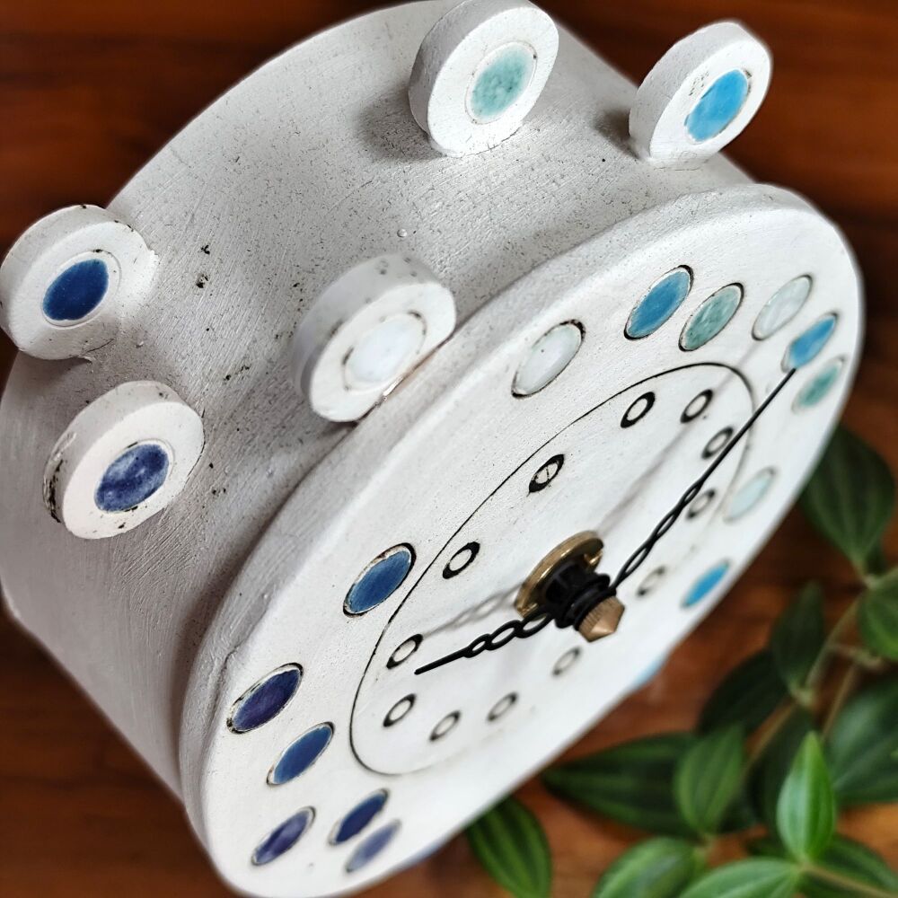Ceramic clock pebble feet white clay "Blue dots and circles"