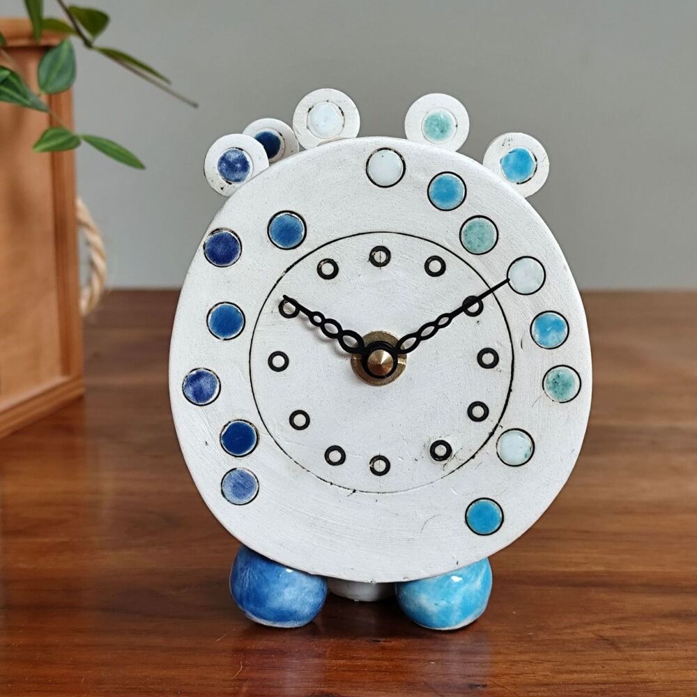 Ceramic clock pebble feet white clay "Blue dots and circles"