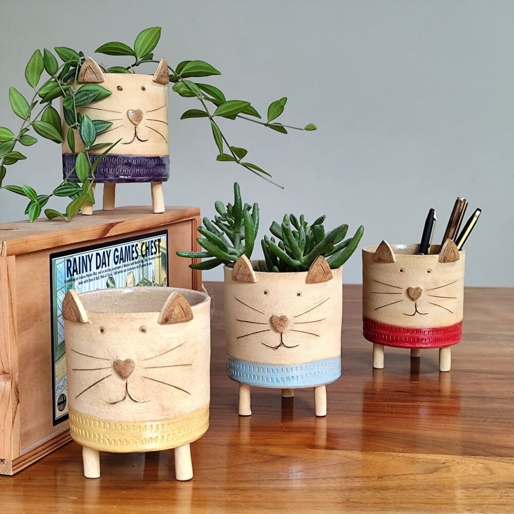 Ceramic tripod planter - Cats