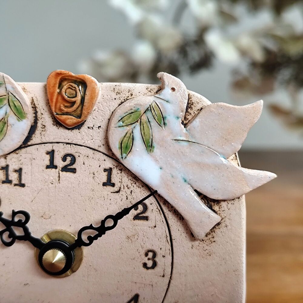 Ceramic clock pebble feet "9th Wedding Anniversary"