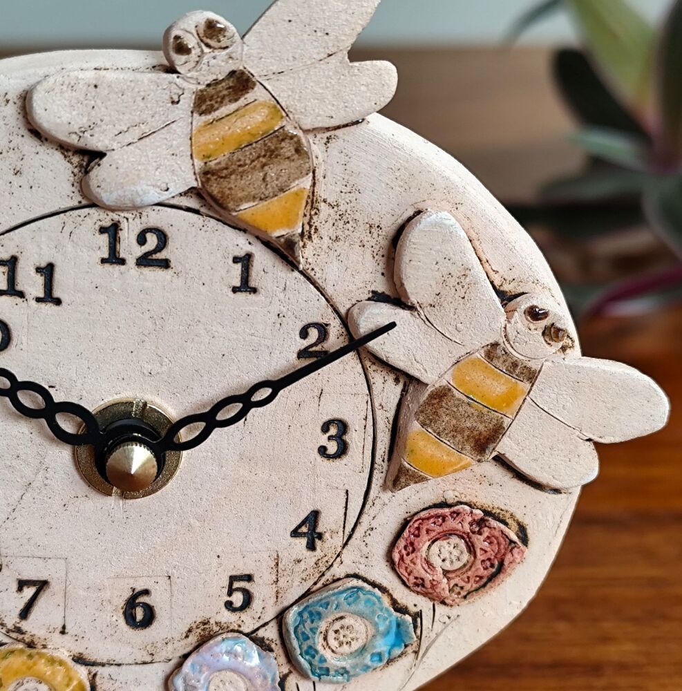 Ceramic clock pebble feet "Honey bees and meadow"