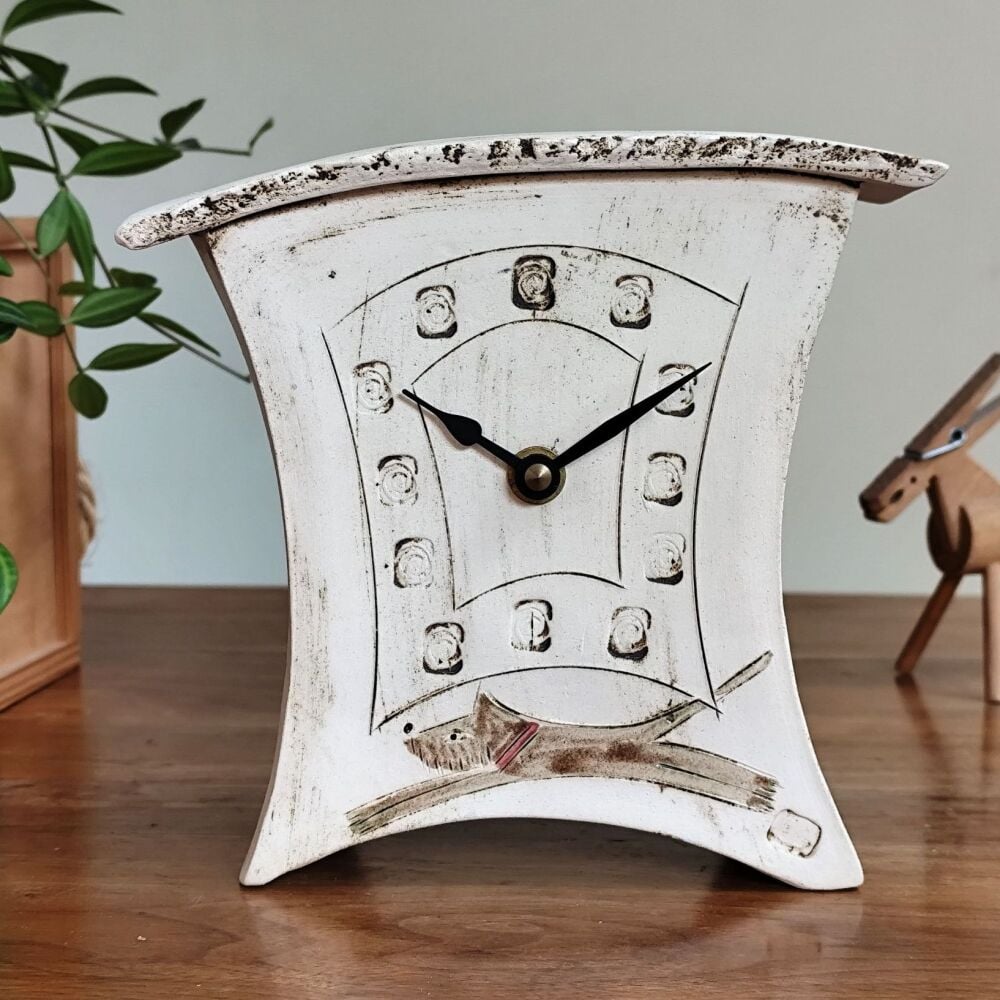 Ceramic mantel clock - Small "Jumping brown dog"