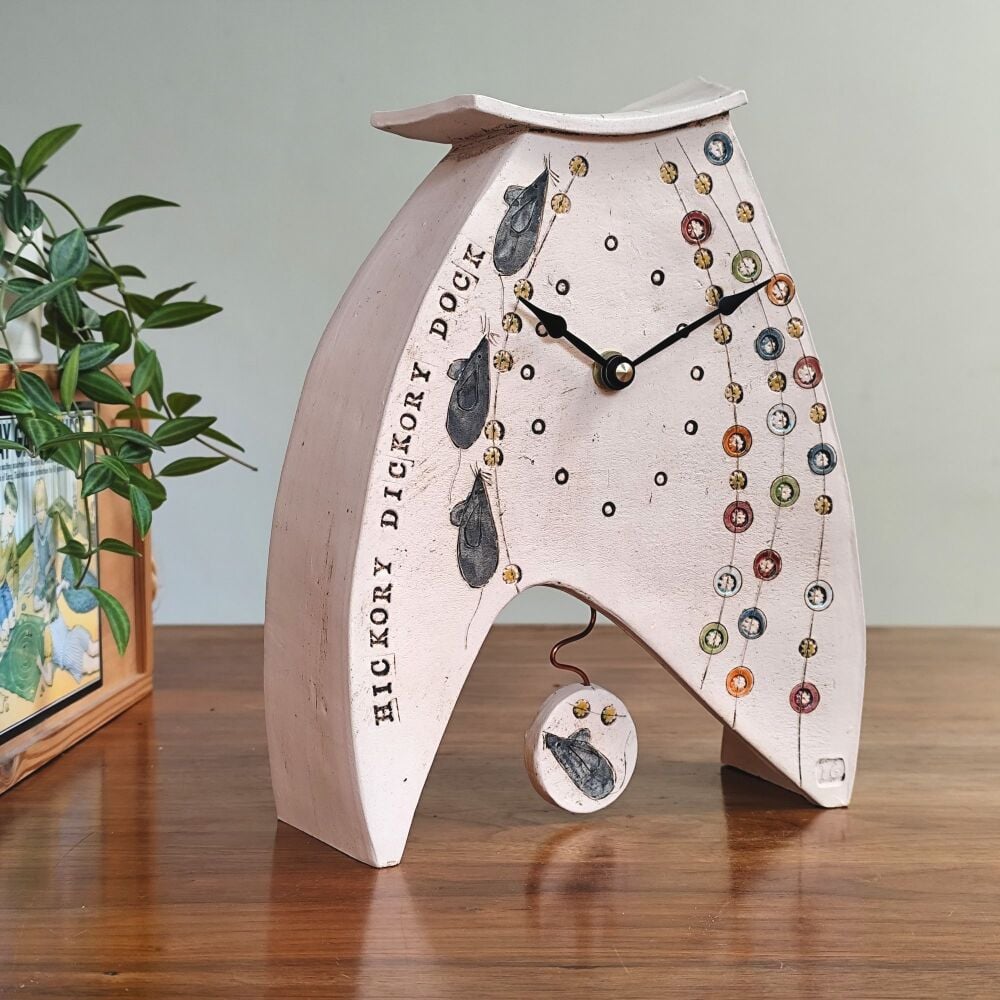 Ceramic clock with pendulum - Mantel "Hickory Dickory Dock "