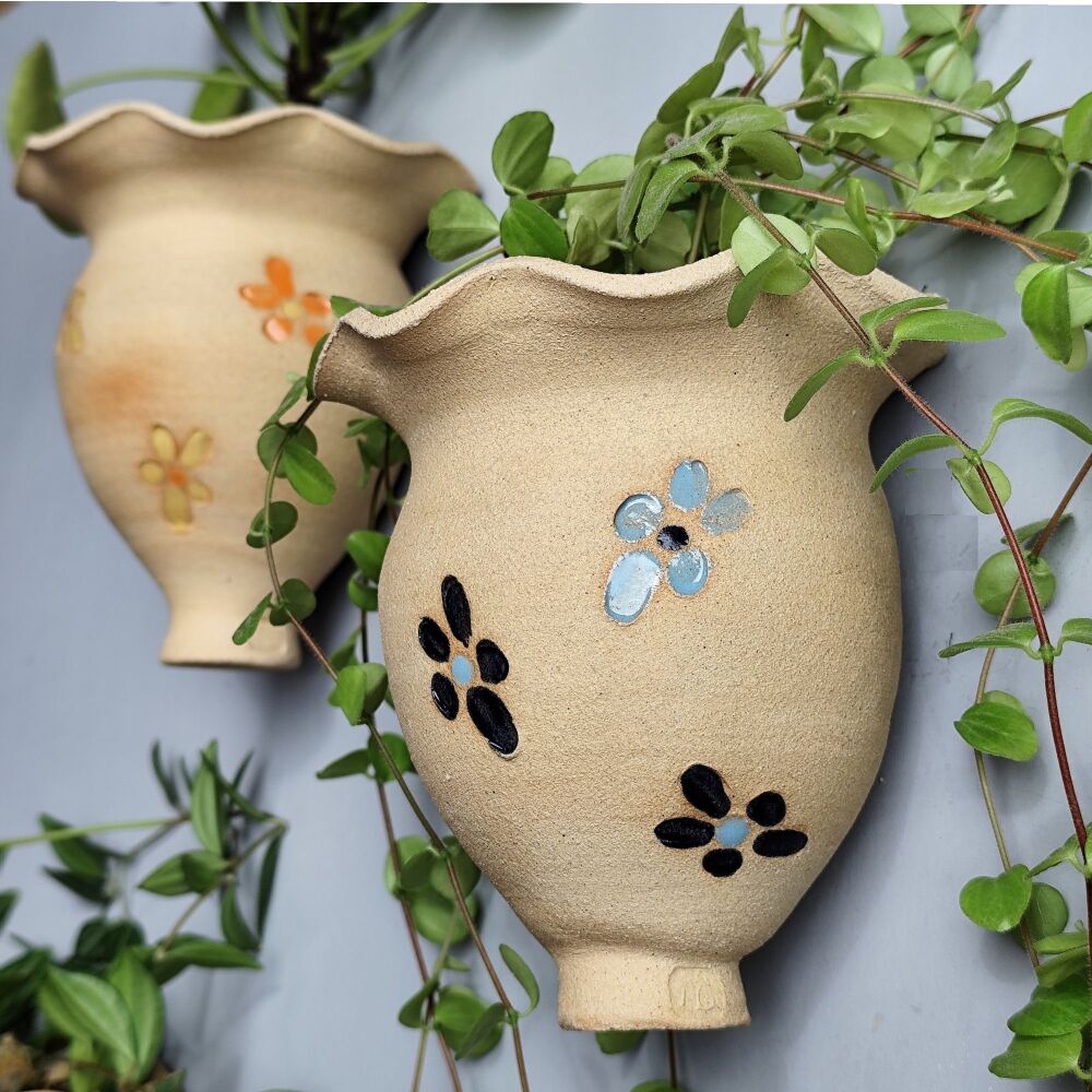 Ceramic wall mounted planter pot