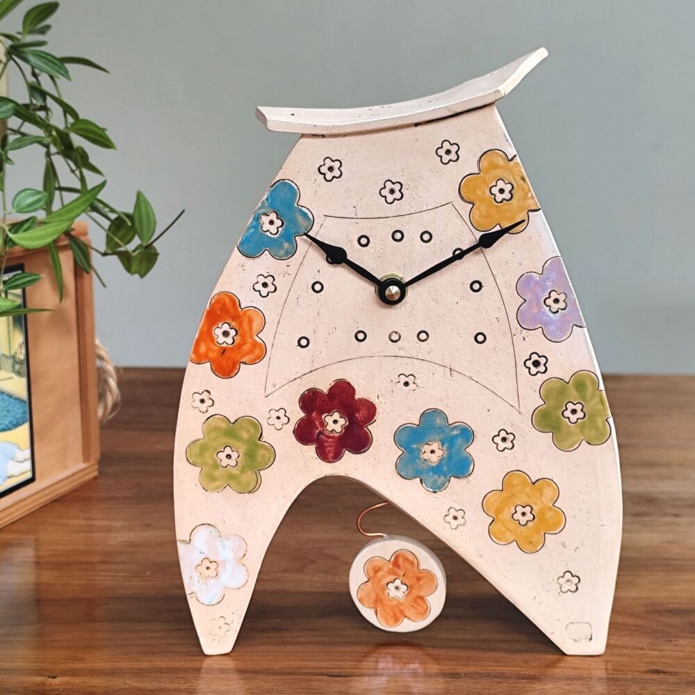Ceramic clock with pendulum - Mantel floral decor