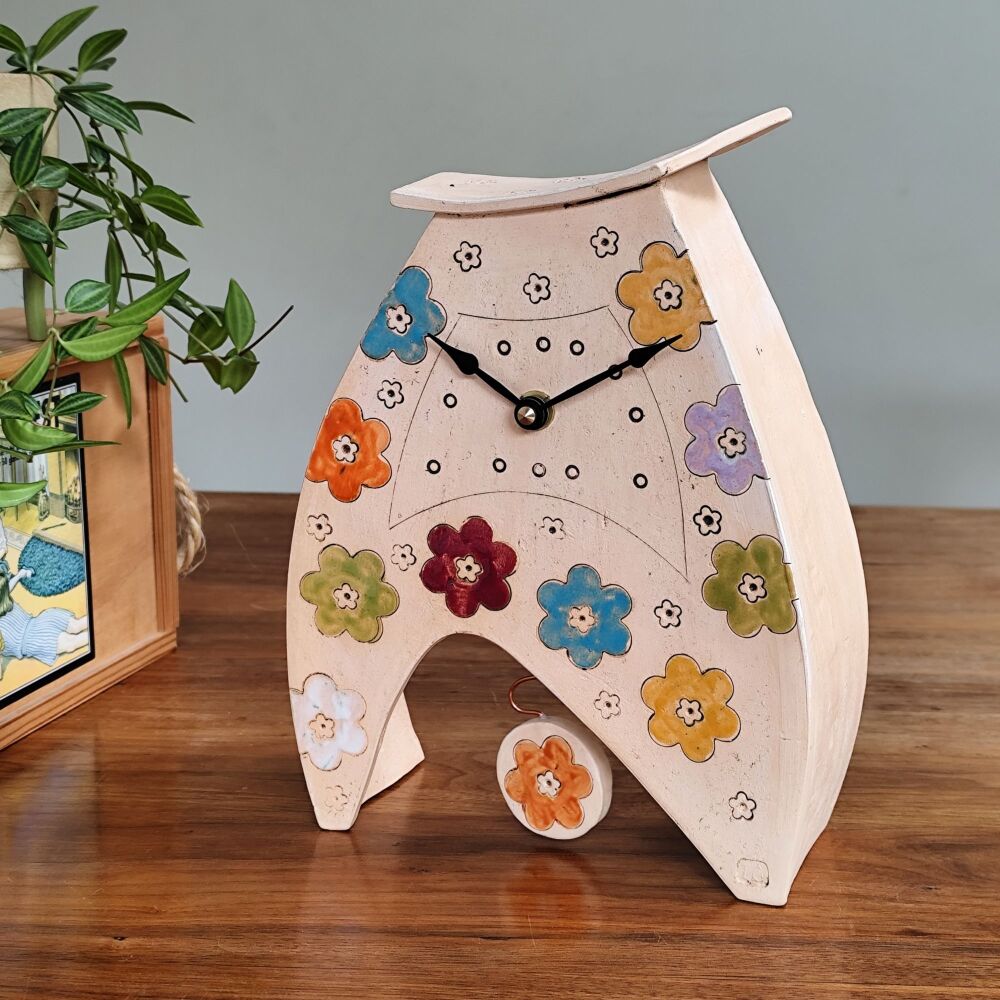 Ceramic clock with pendulum - Mantel floral decor