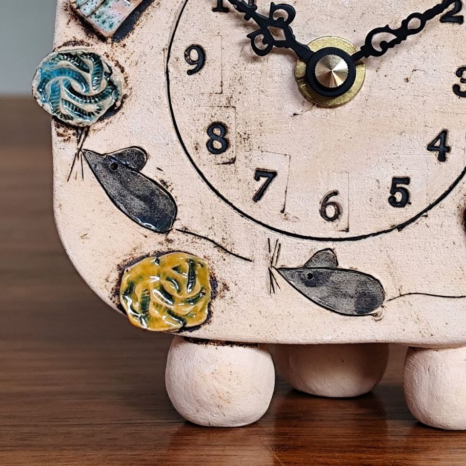 Ceramic clock pebble feet "Two Jumping Cats"