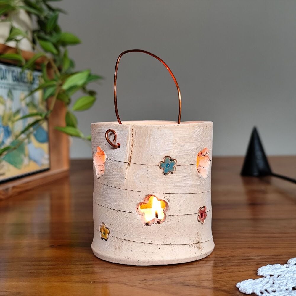 Tea light with copper wire - Threaded colourful daisies